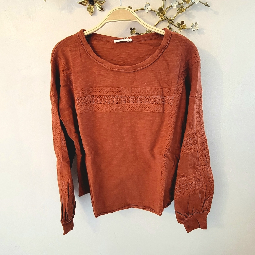 In Loom Burnt Orange Top Size Medium Pretty Stitching NWT